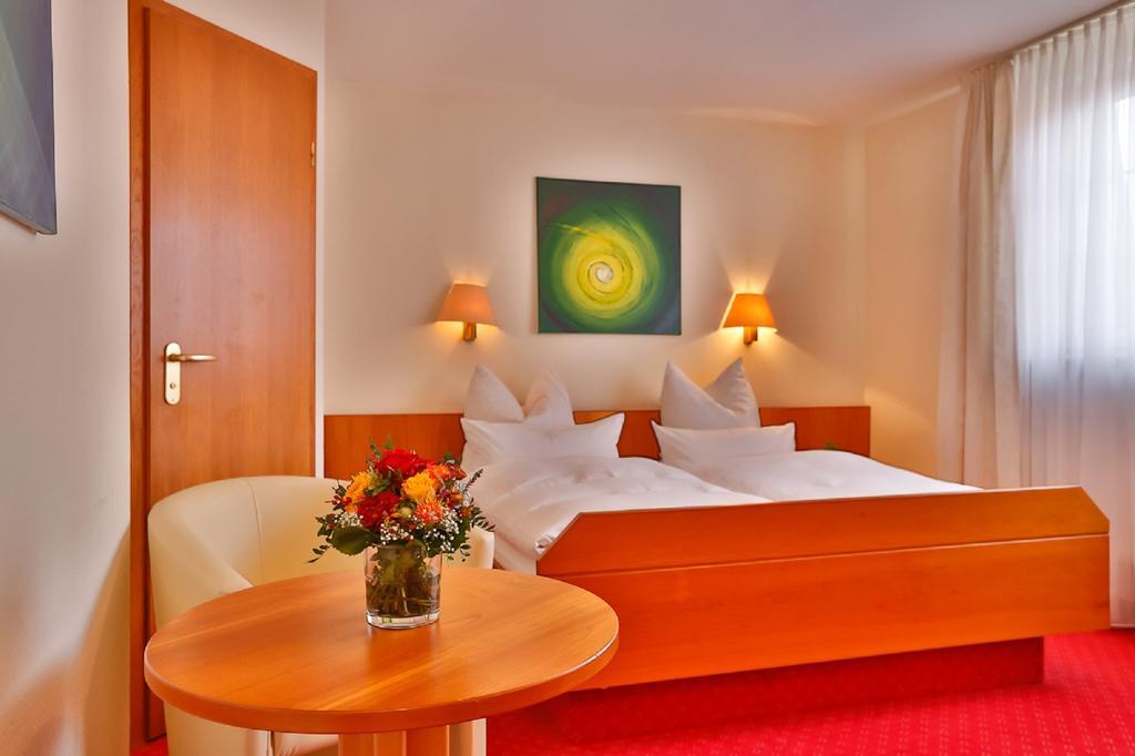Mayers Waldhorn - Zwischen Reutlingen Und Tuebingen Kusterdingen 部屋 写真